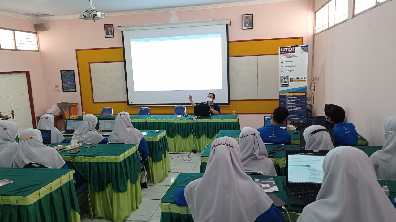 UTDI Adakan Pelatihan Mobile Programming untuk Siswa SMK N 1 Kebumen