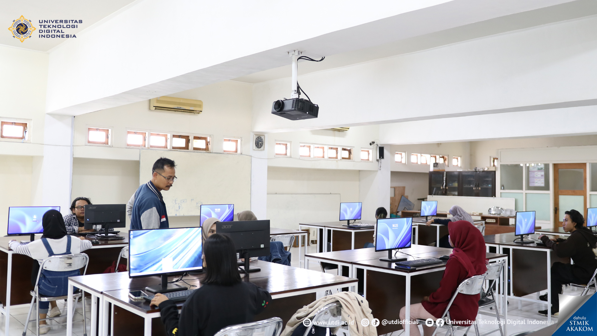 Laboratorium Mobile RPLA dari Hibah PPPTV-PTS Siap Digunakan Mulai Semester Genap TA 2023/2024