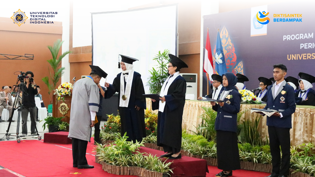 Universitas Teknologi Digital Indonesia (UTDI) Sukses Menyelenggarakan Wisuda Periode II T.A. 2024/2025 dengan tema Harmoni Nurani dan Digitalisasi untuk Membangun Negeri