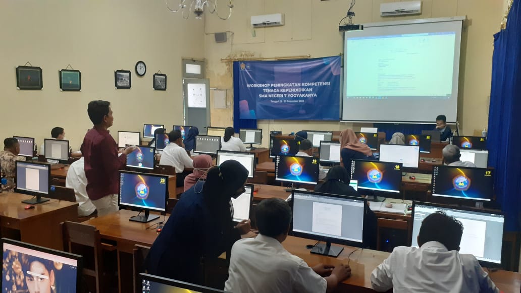 Tingkatkan Digitalisasi Tendik, UTDI Laksanakan Pelatihan di SMA 7 Yogyakarta