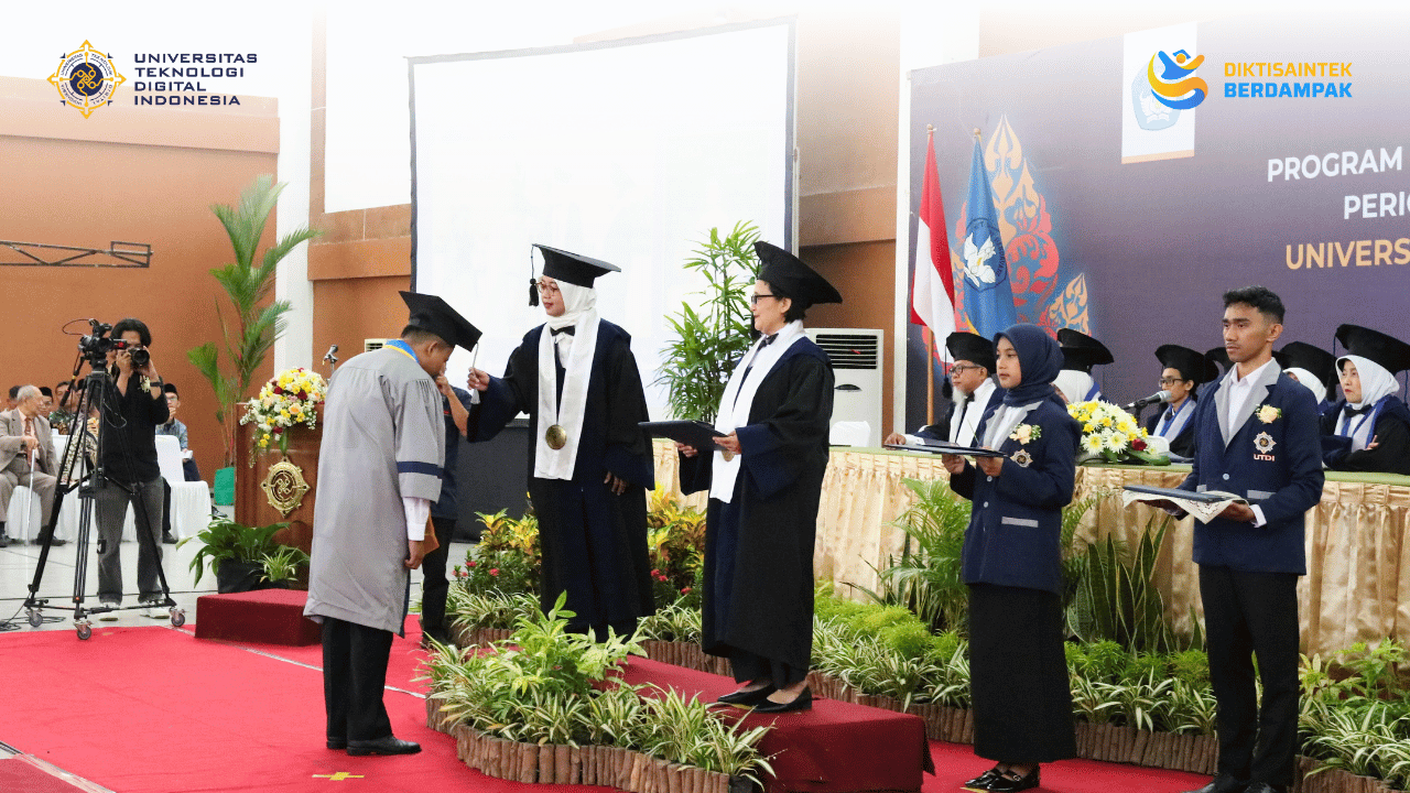 Universitas Teknologi Digital Indonesia (UTDI) Sukses Menyelenggarakan Wisuda Periode II T.A. 2024/2025 dengan tema Harmoni Nurani dan Digitalisasi untuk Membangun Negeri